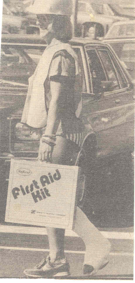 Toronto newspaper lady sporting a classic plaster walking cast in the early 1980s. Almost perfect shape - smoothly rounded around the ankle with walking heel nicely integrated into the plaster.